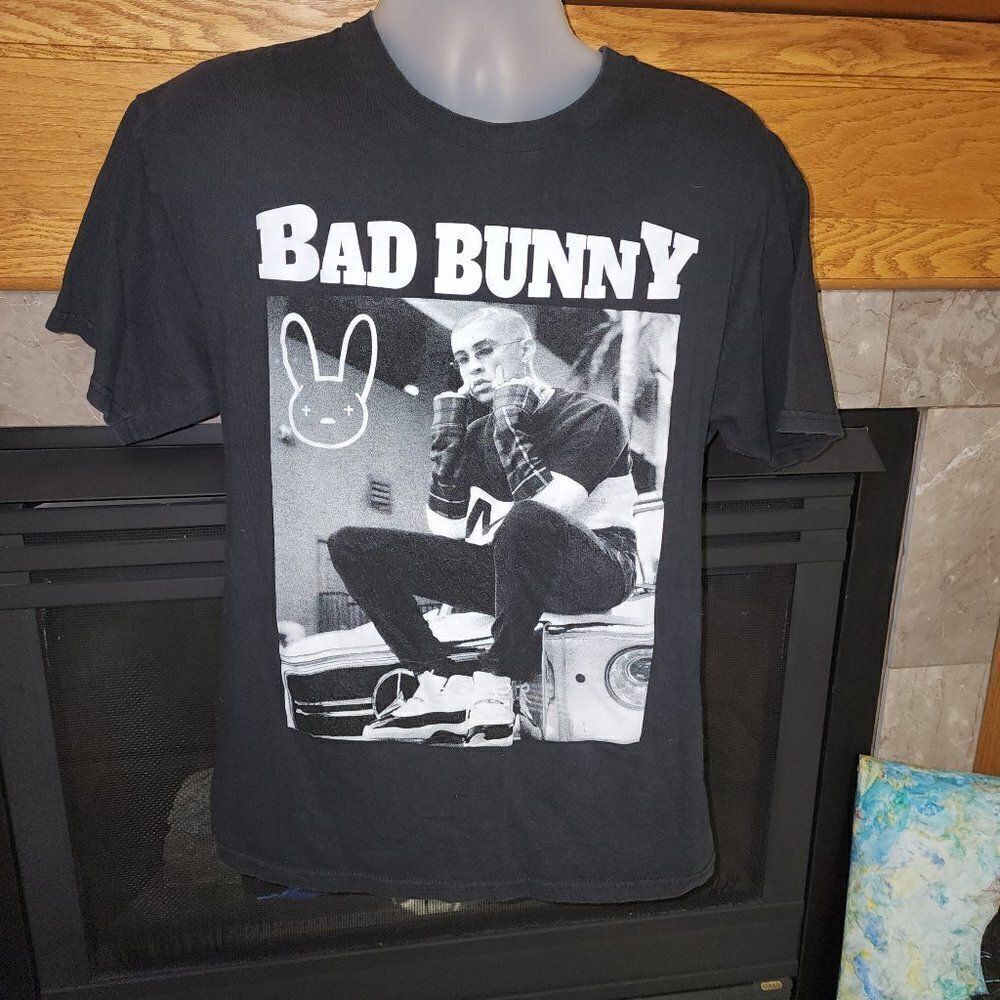 BAD BUNNY BLACK AND WHITE PRINT SIZE L